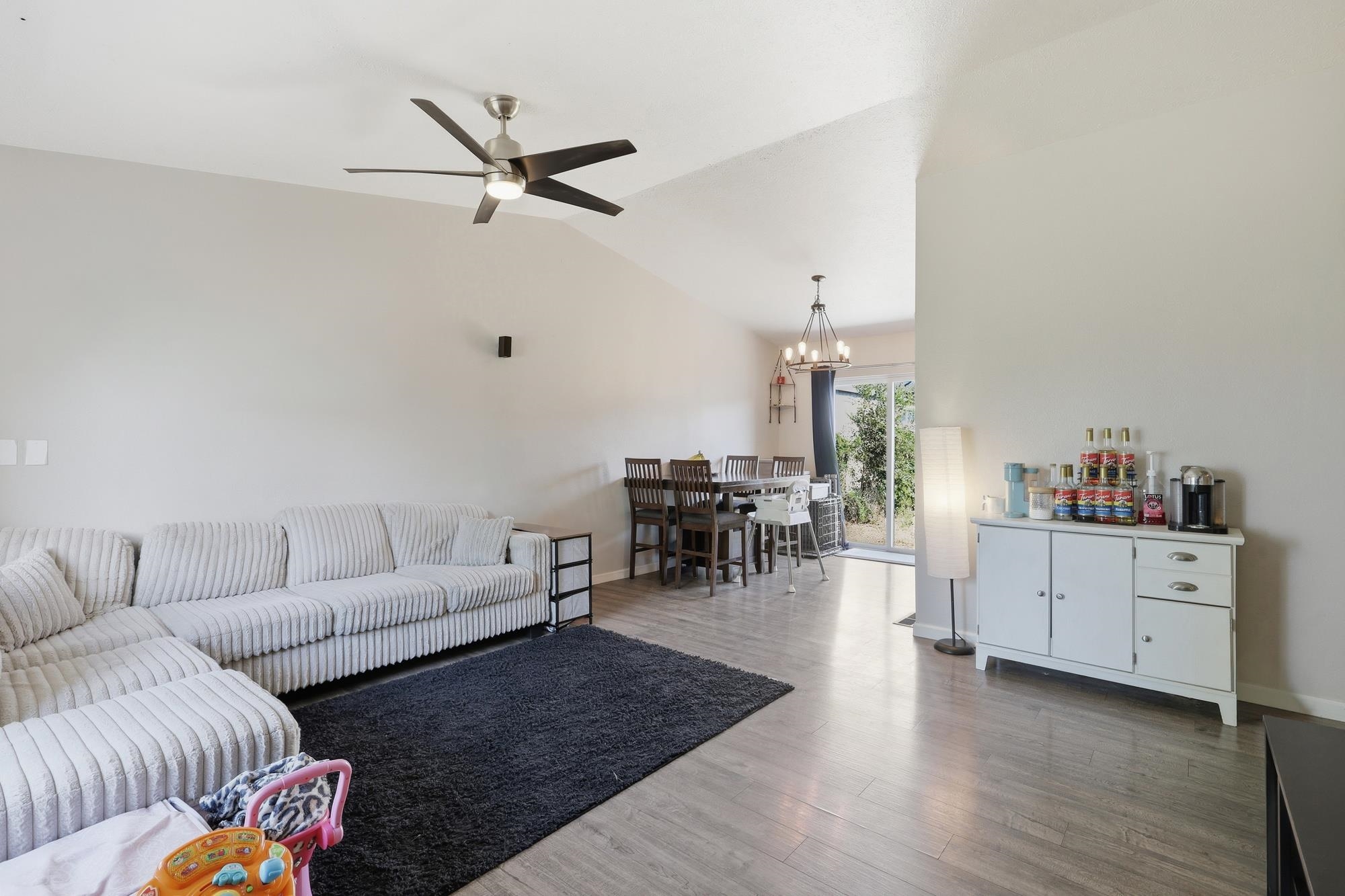 3417 E BRIDGEPORT Ave - Photo 2