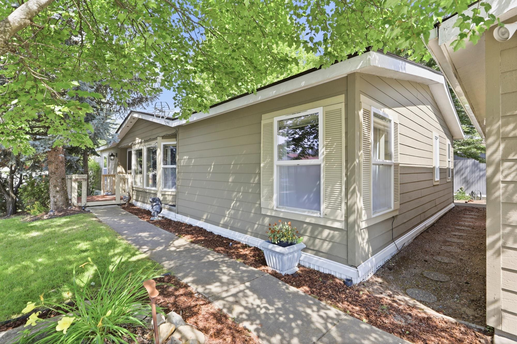 3215 E Bull Run Ln - Photo 1