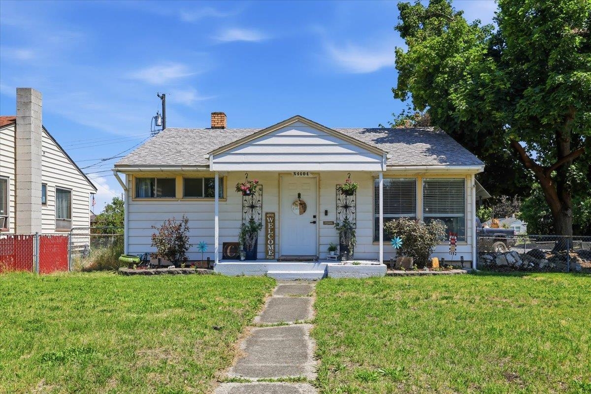 4404 N Whitehouse St - Photo 1