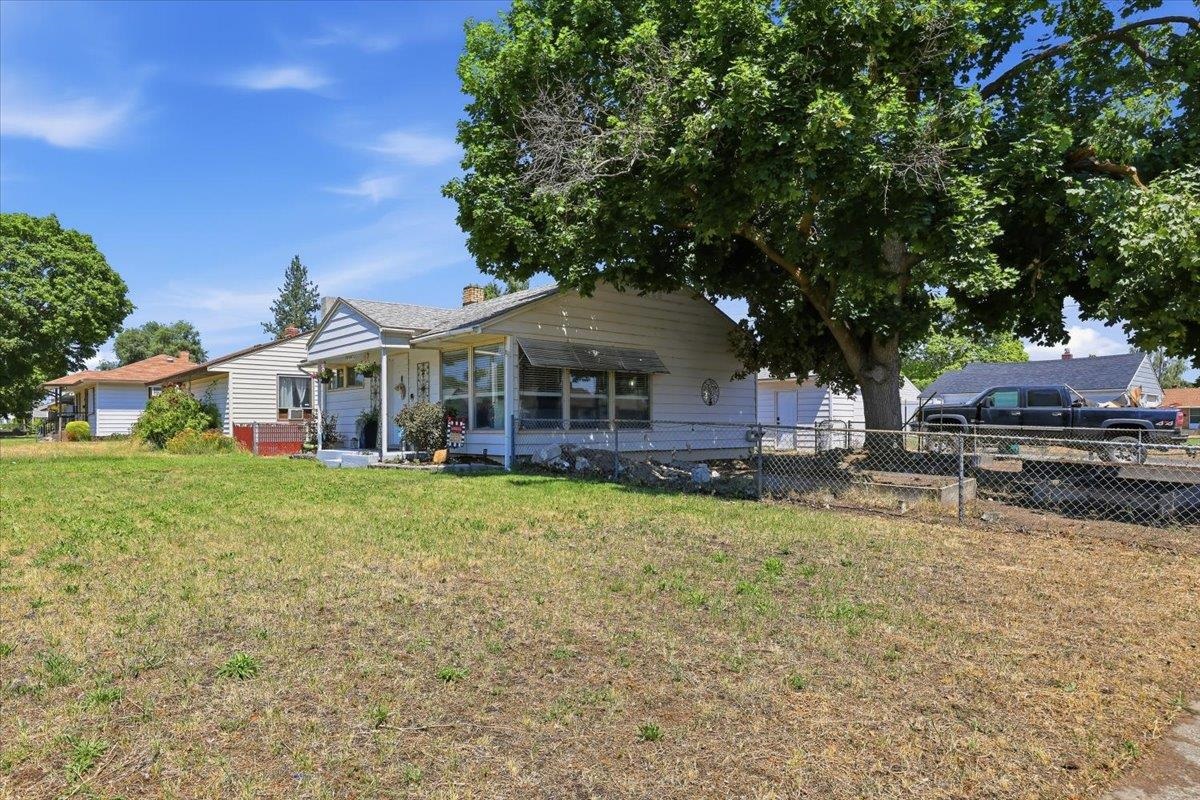 4404 N Whitehouse St - Photo 2