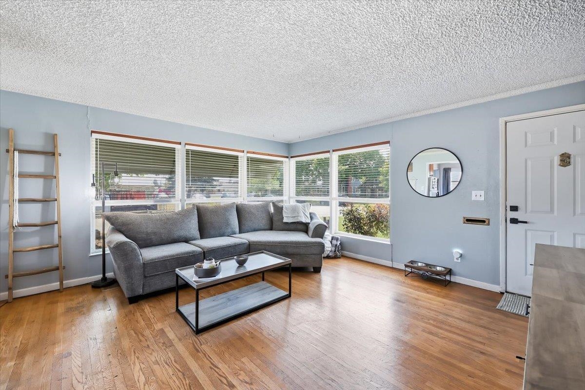 4404 N Whitehouse St - Photo 3