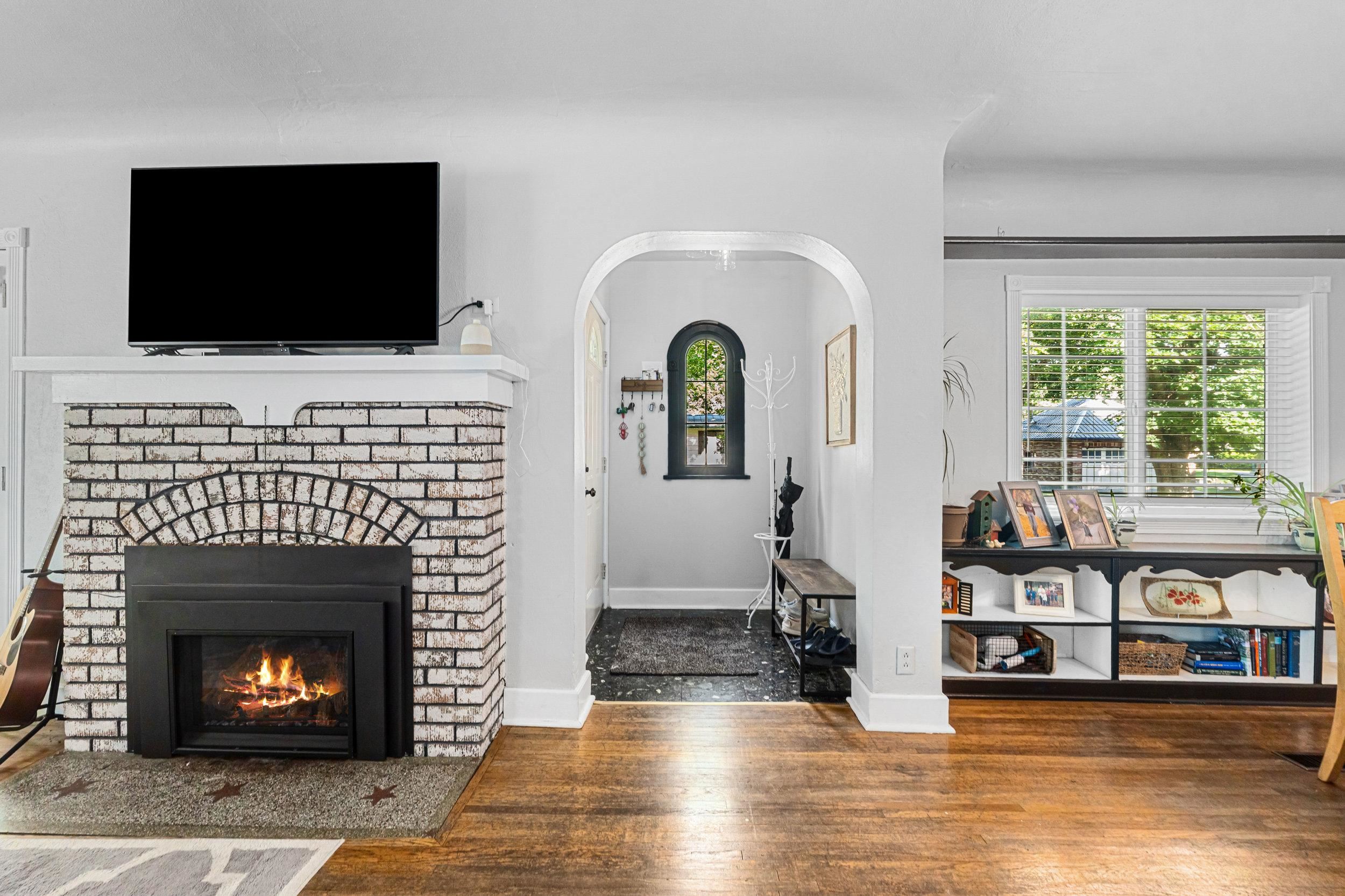 107 N Stevens St - Photo 2