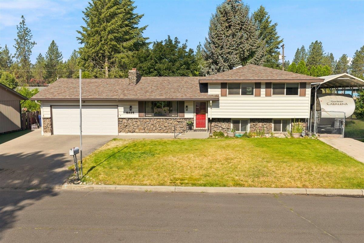 6425 N Elizabeth St - Photo 1