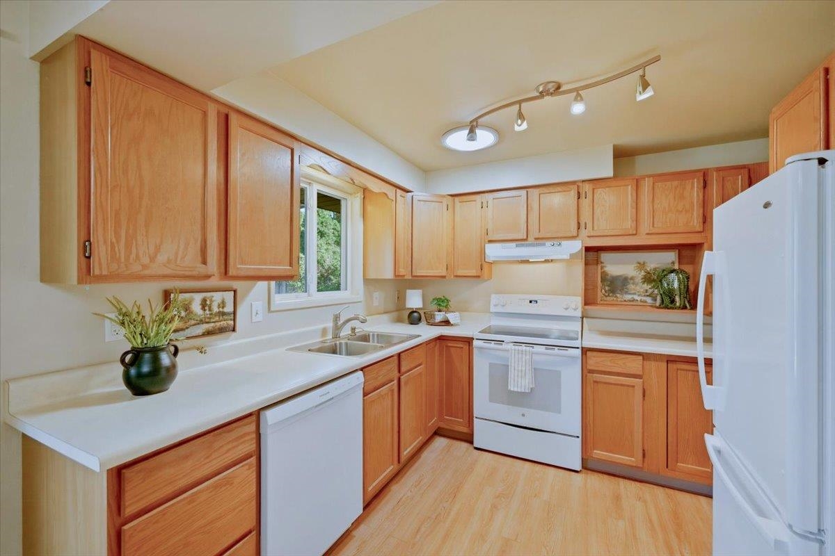 6425 N Elizabeth St - Photo 6