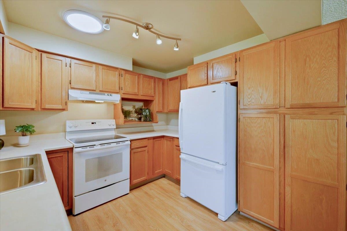 6425 N Elizabeth St - Photo 7
