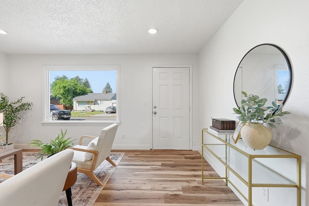 6012 N Greenwood Blvd - Photo 3