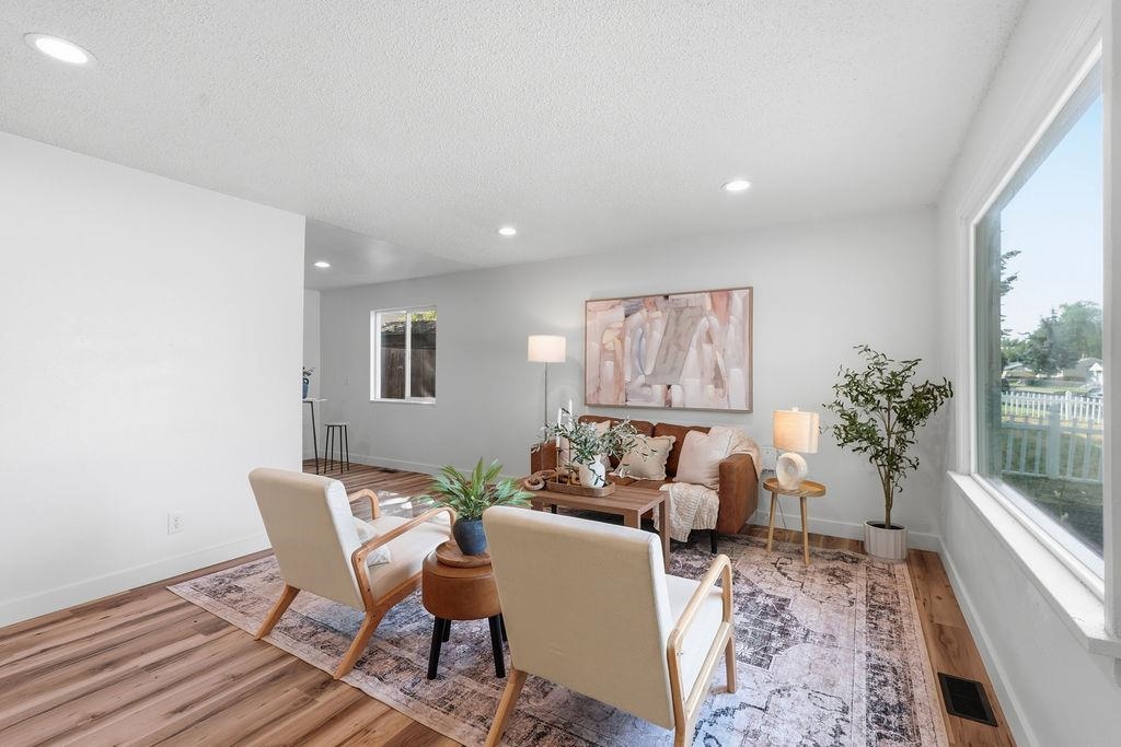 6012 N Greenwood Blvd - Photo 4