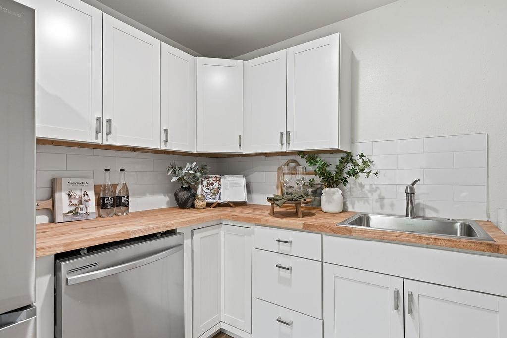 6012 N Greenwood Blvd - Photo 12
