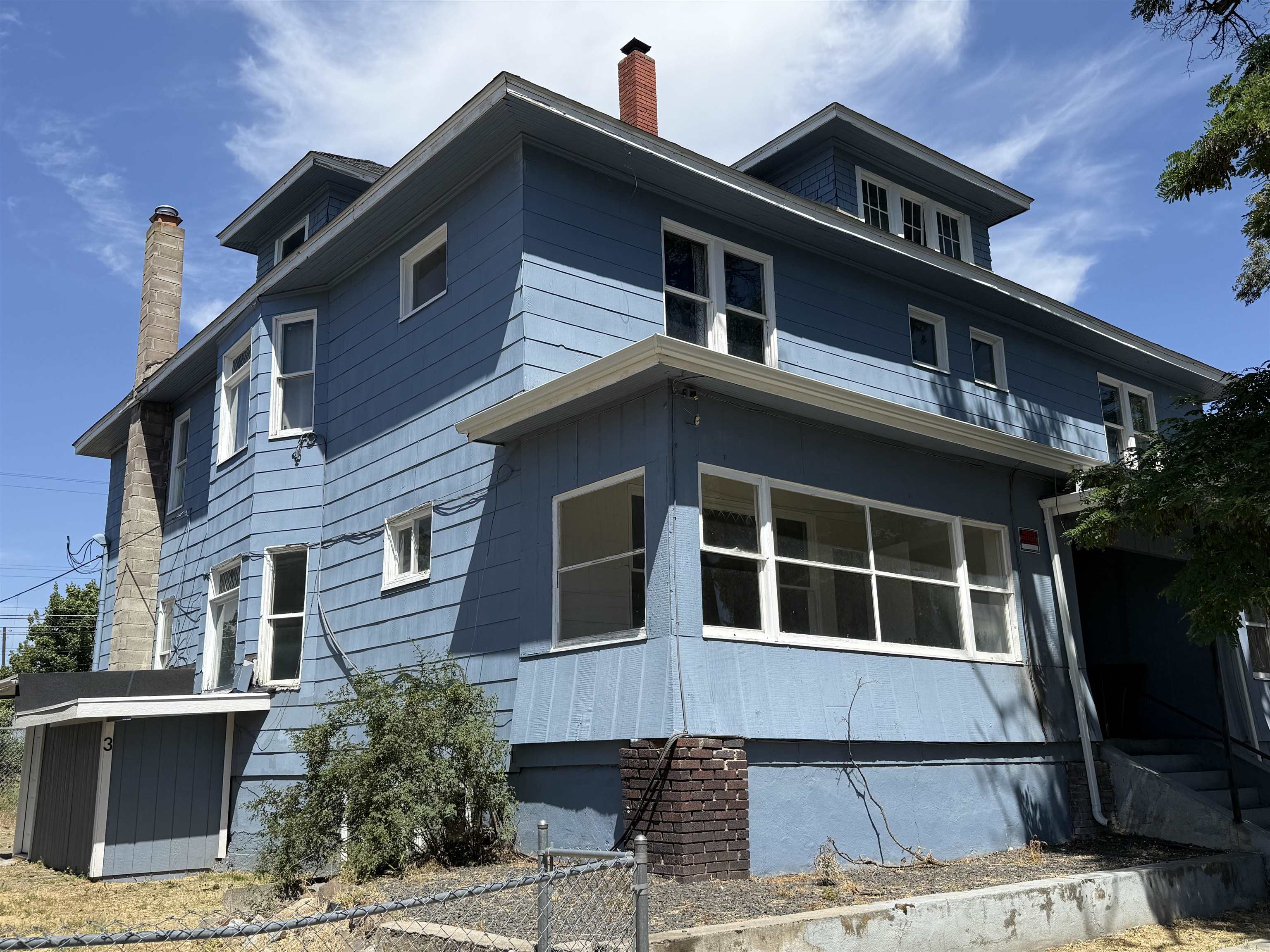 1708 W Gardner Ave - Photo 1