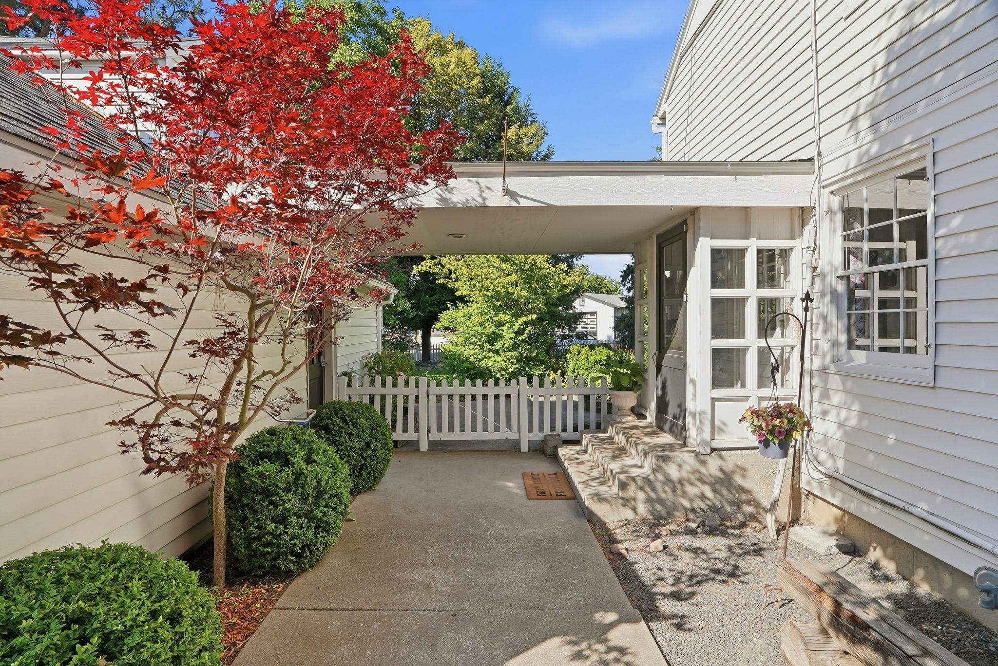 2612 S Sullivan Rd - Photo 2