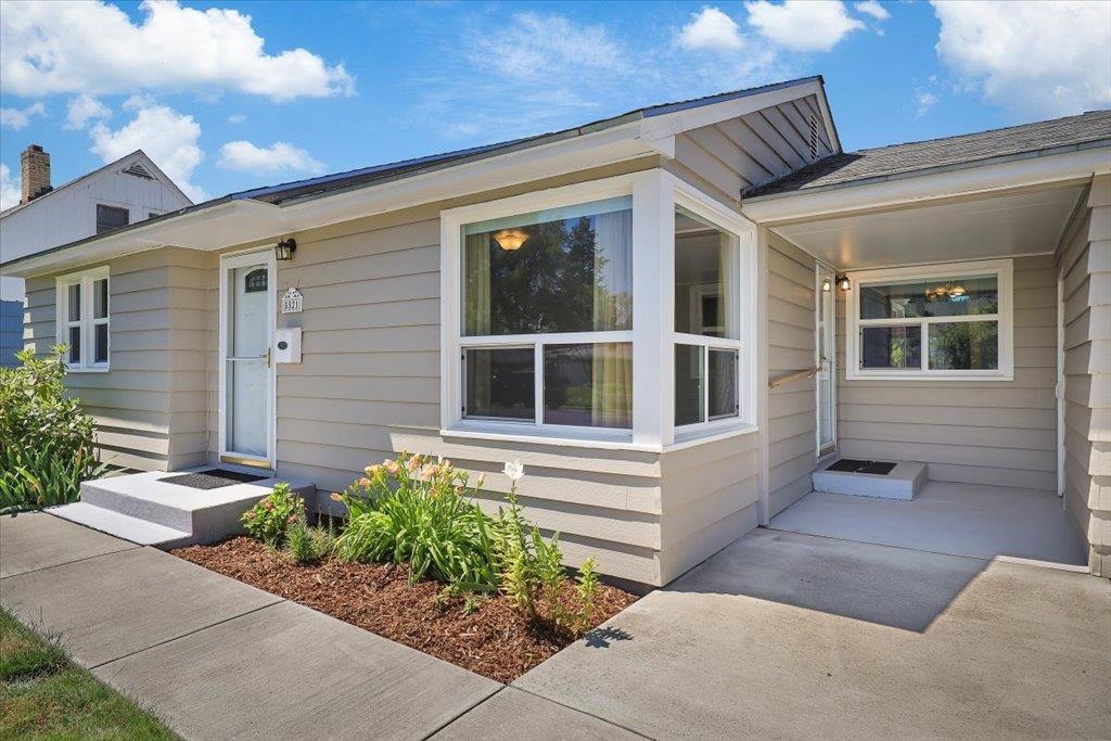 5521 N HEMLOCK St - Photo 3