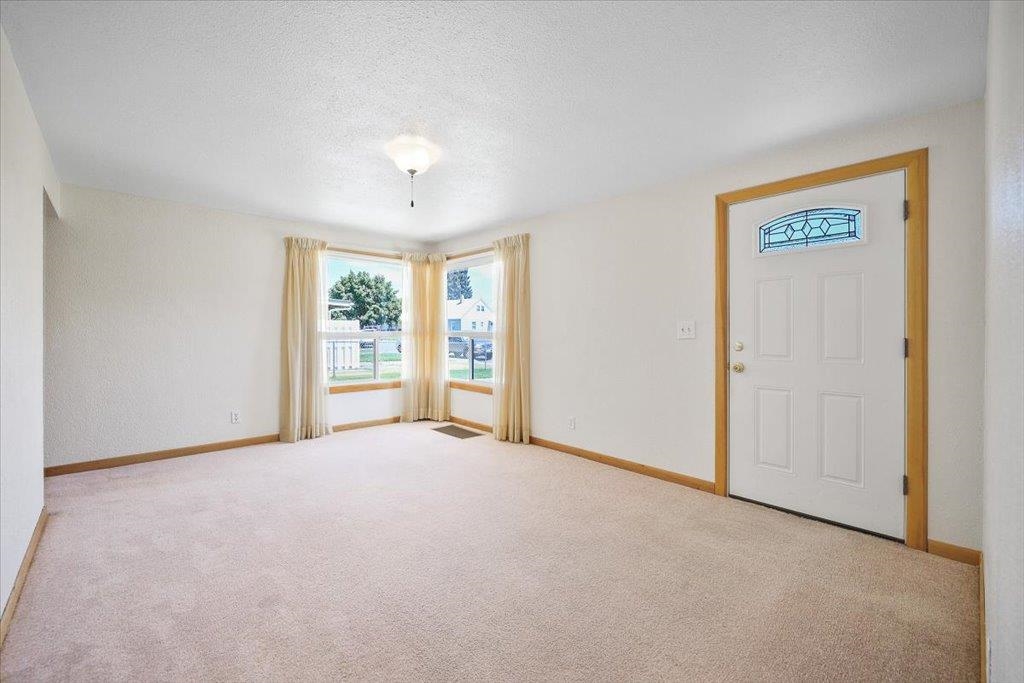 5521 N HEMLOCK St - Photo 5