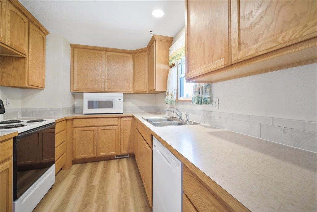 5521 N HEMLOCK St - Photo 8