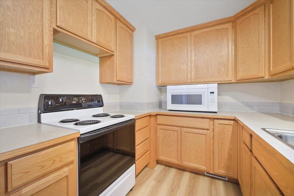 5521 N HEMLOCK St - Photo 9