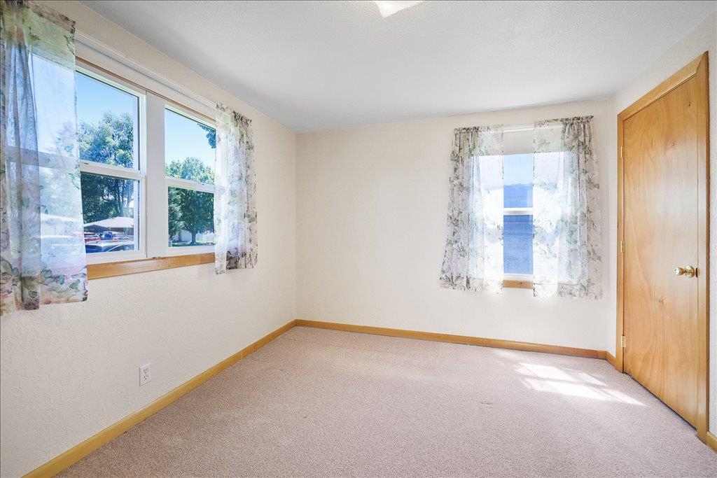 5521 N HEMLOCK St - Photo 12