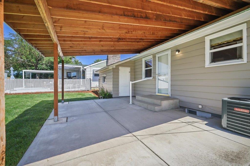 5521 N HEMLOCK St - Photo 17