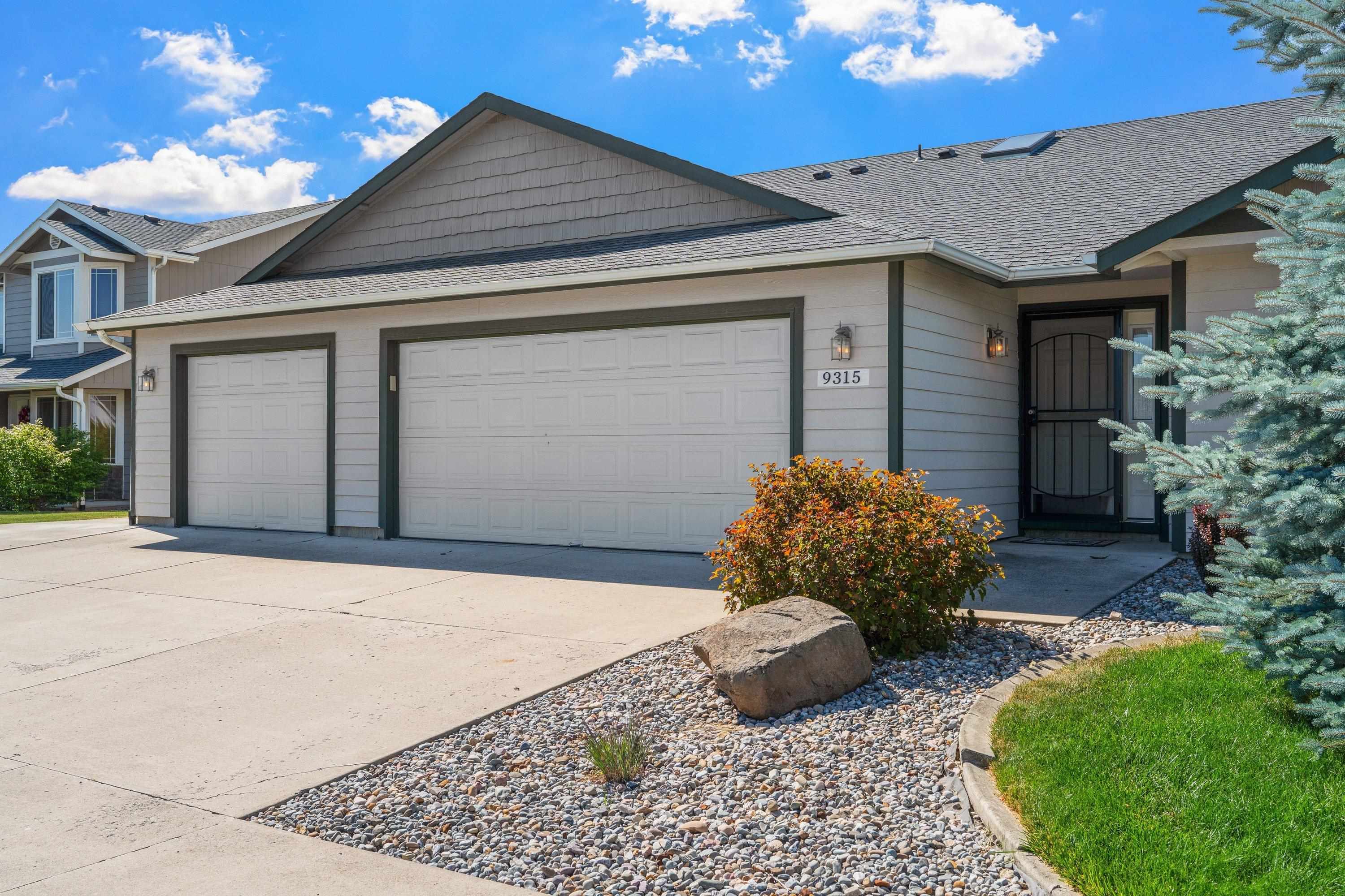 9315 W Claire Ave - Photo 1
