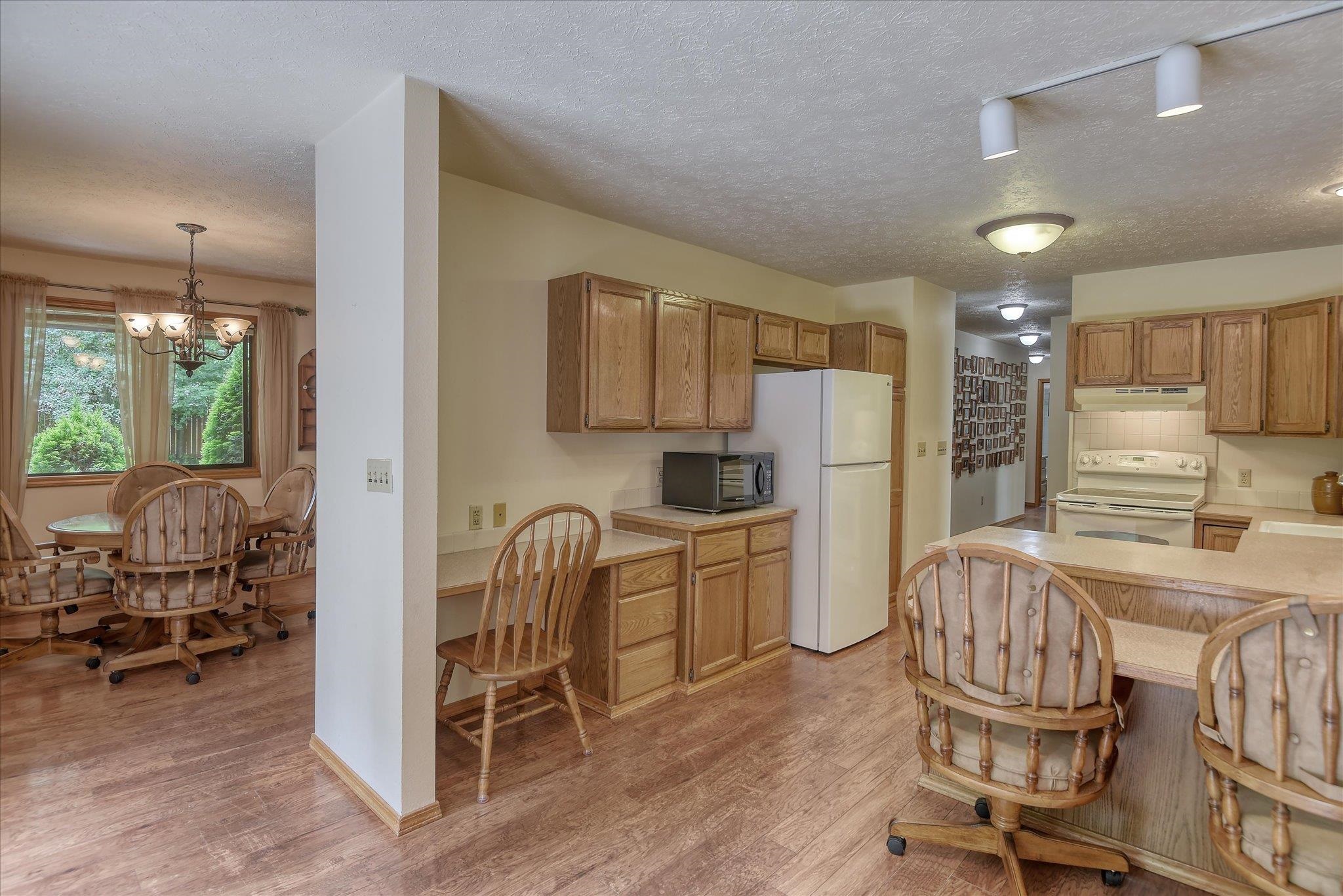 4916 GREENLEAF Ave - Photo 7