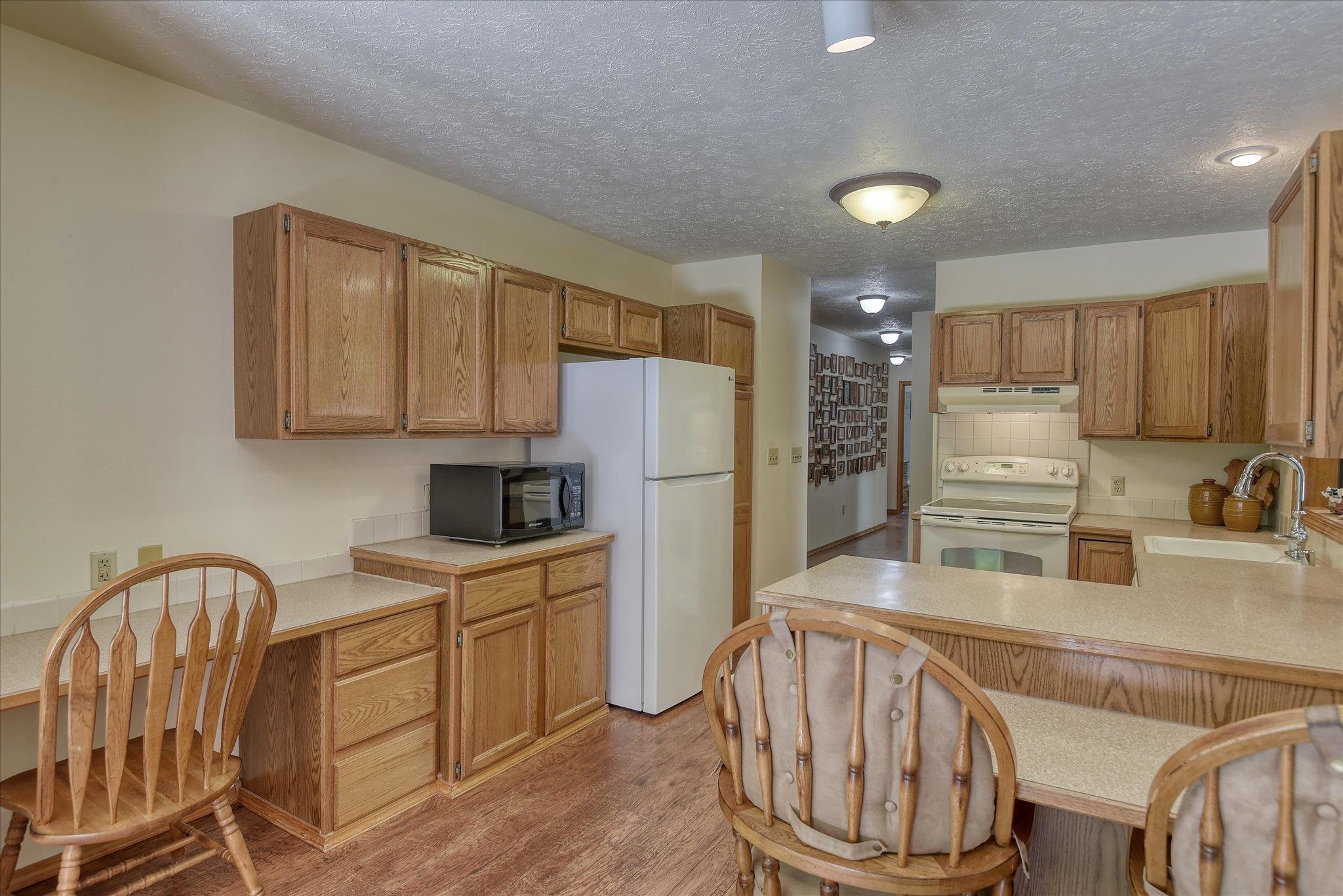 4916 GREENLEAF Ave - Photo 4