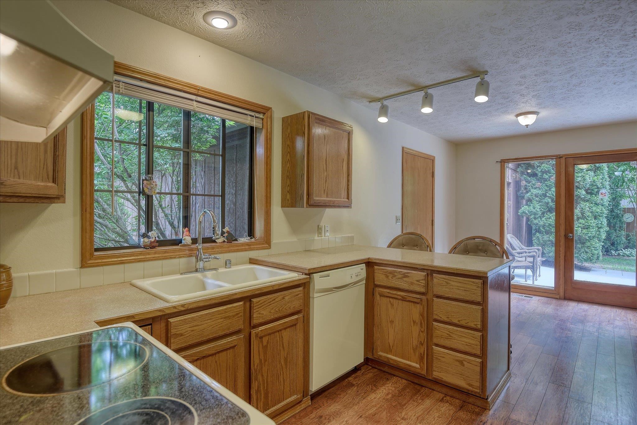 4916 GREENLEAF Ave - Photo 3