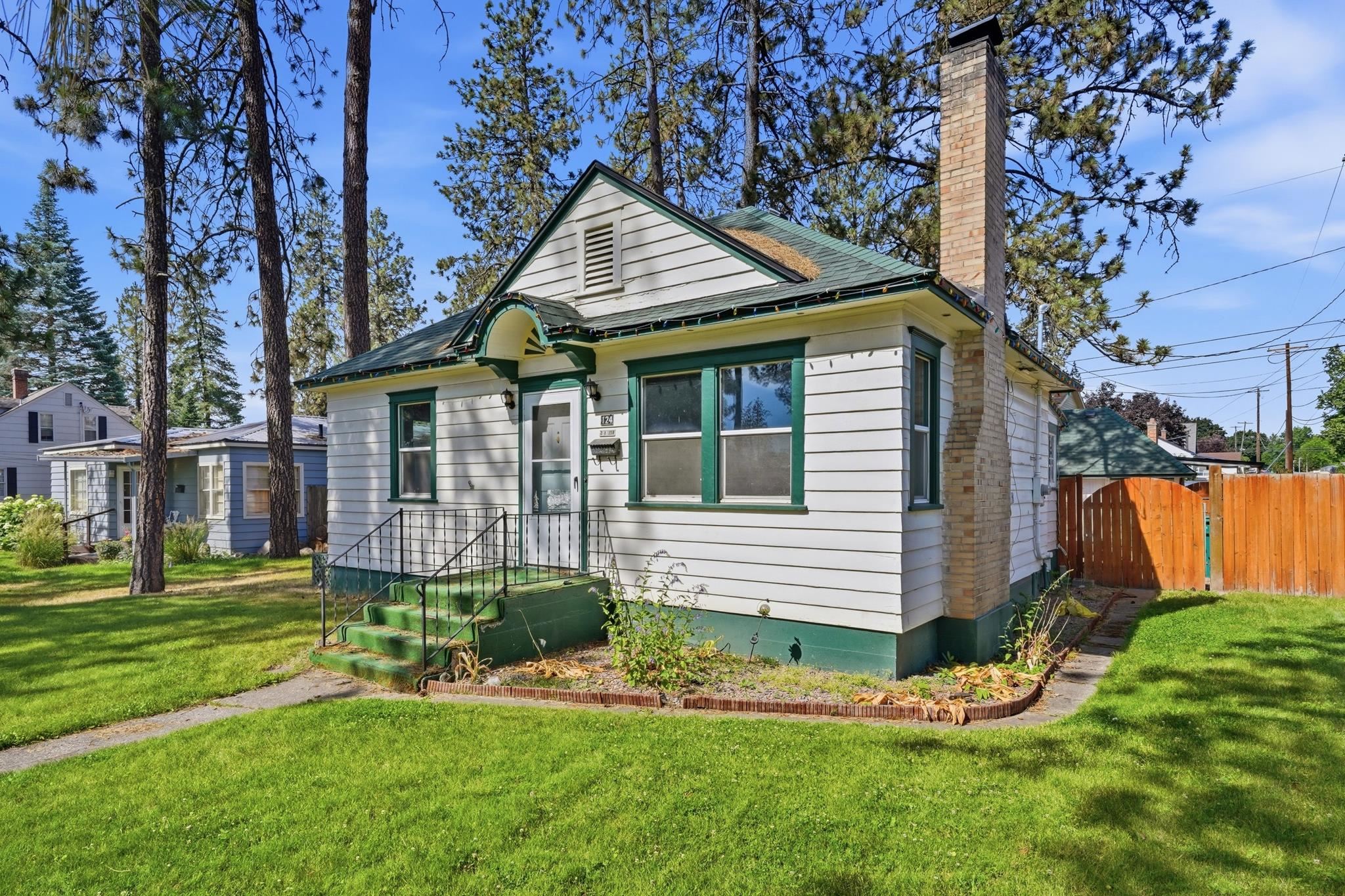 124 4th St - Photo 2