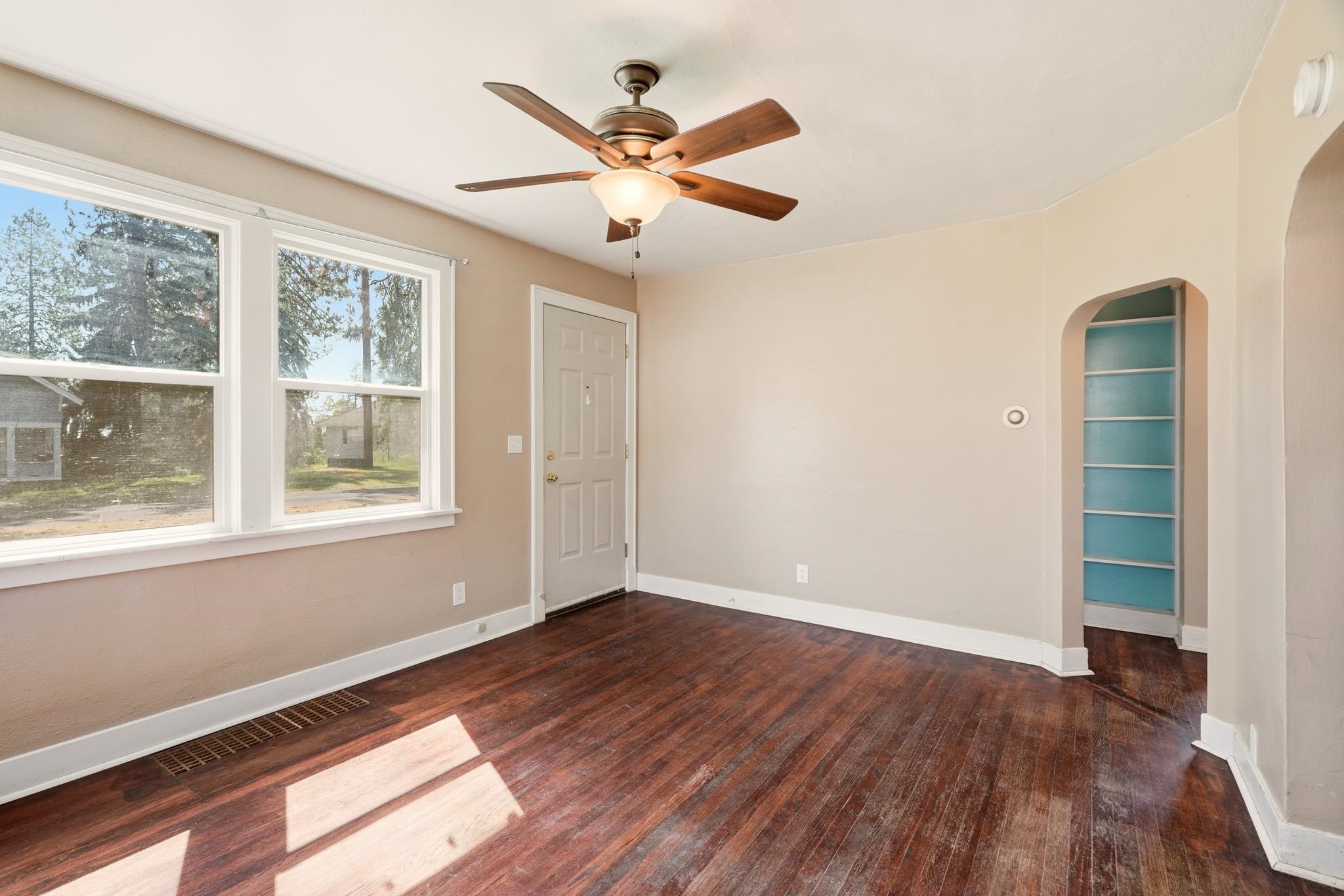 124 4th St - Photo 3