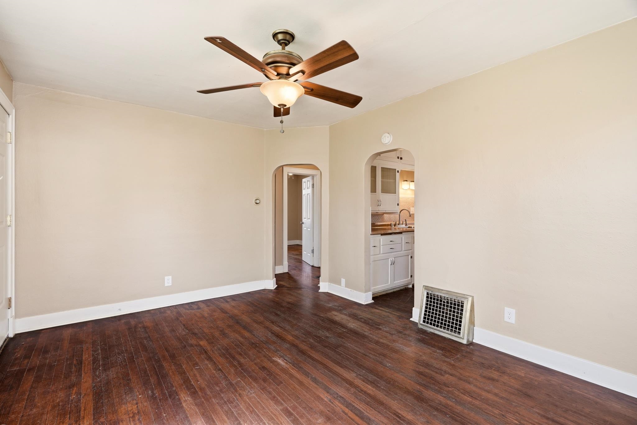 124 4th St - Photo 4