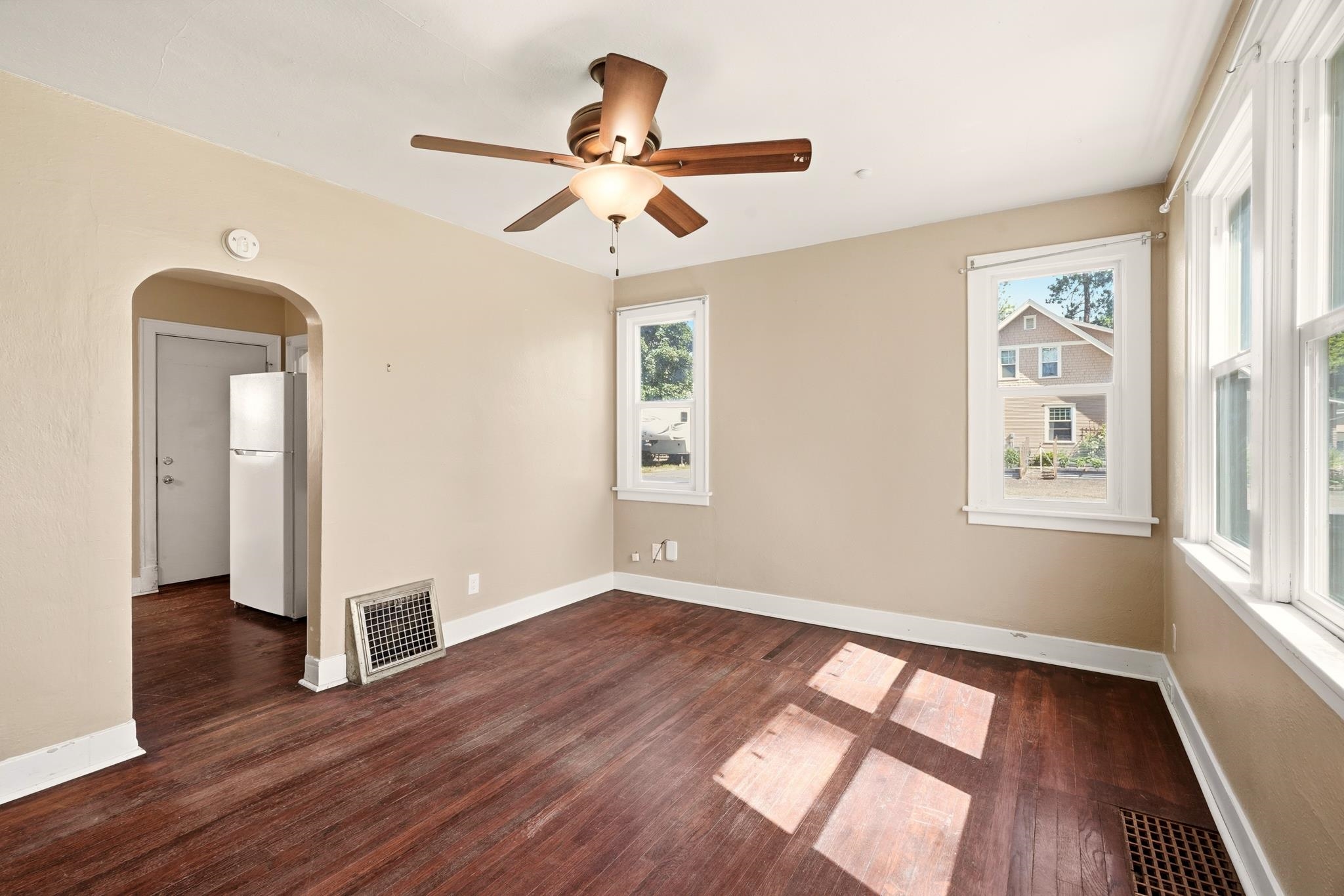 124 4th St - Photo 5