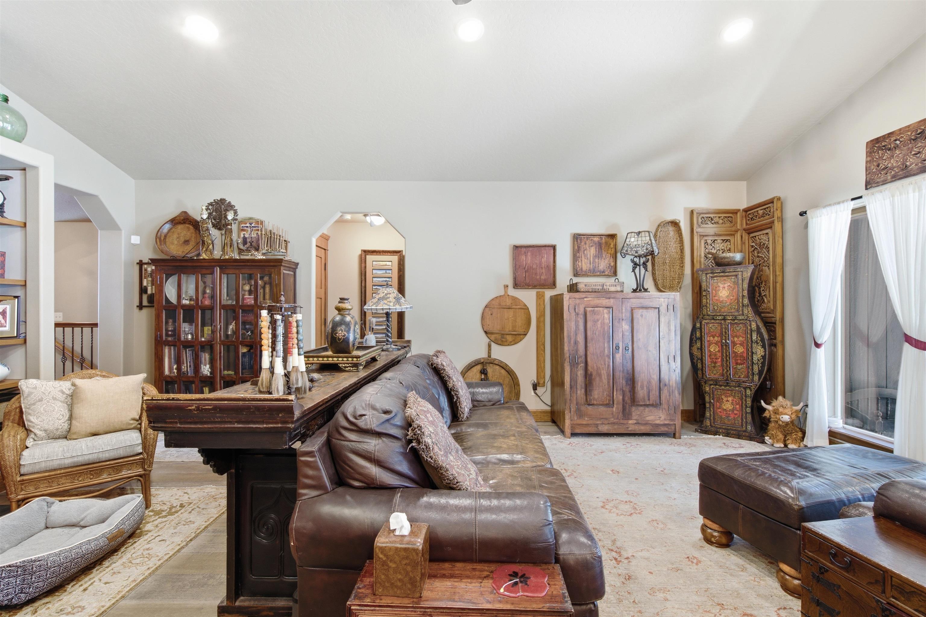 215 W Bristol Ave - Photo 4