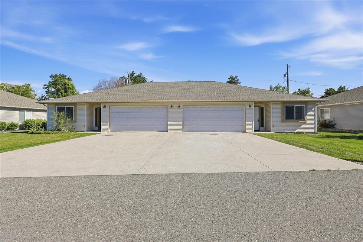 1720 N Bessie Ln - Photo 1