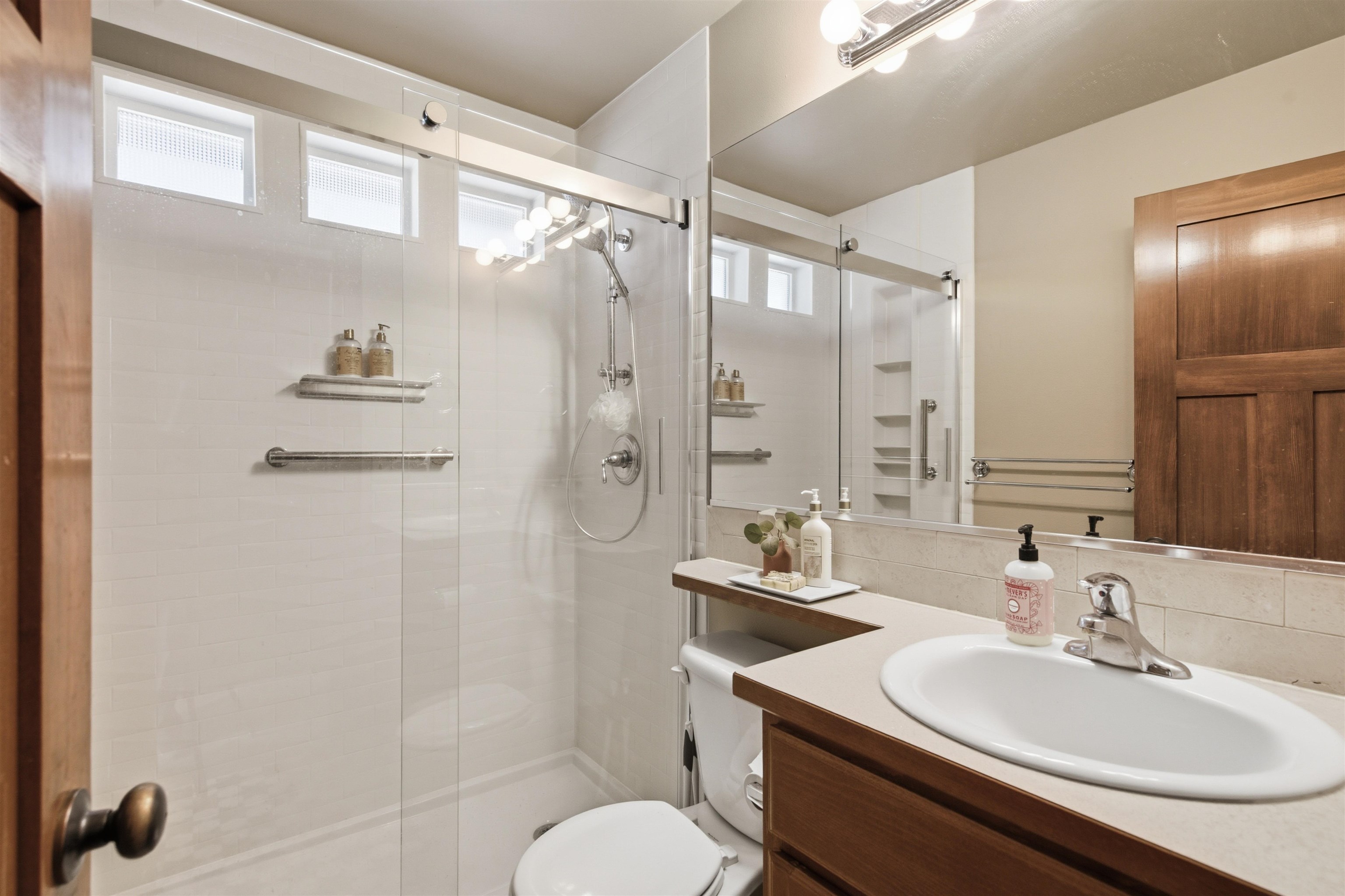 215 W Bristol Ave - Photo 21