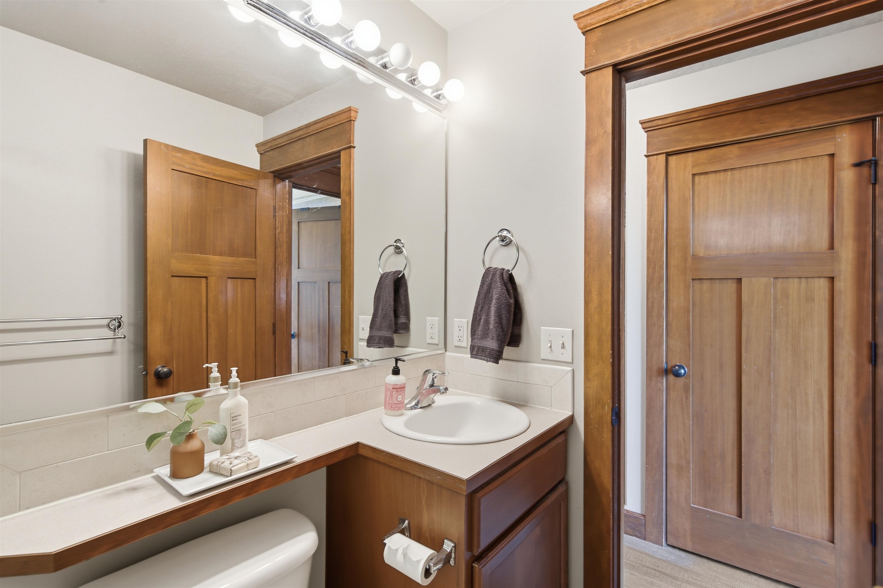 215 W Bristol Ave - Photo 22