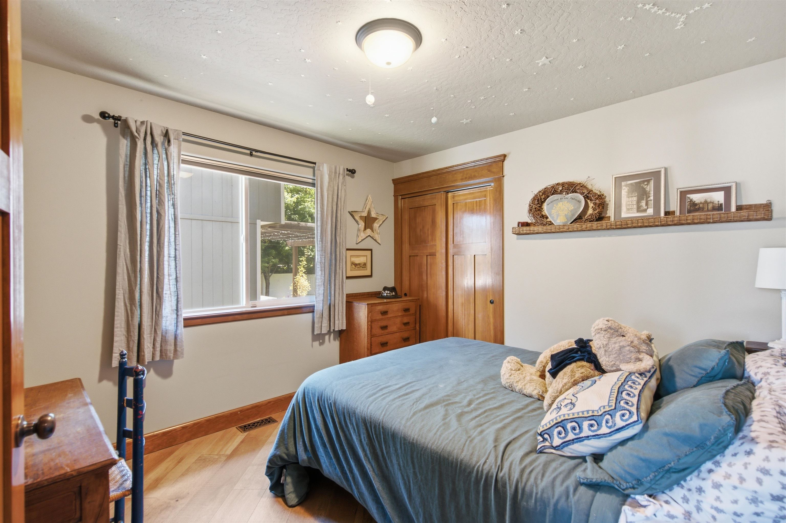 215 W Bristol Ave - Photo 23