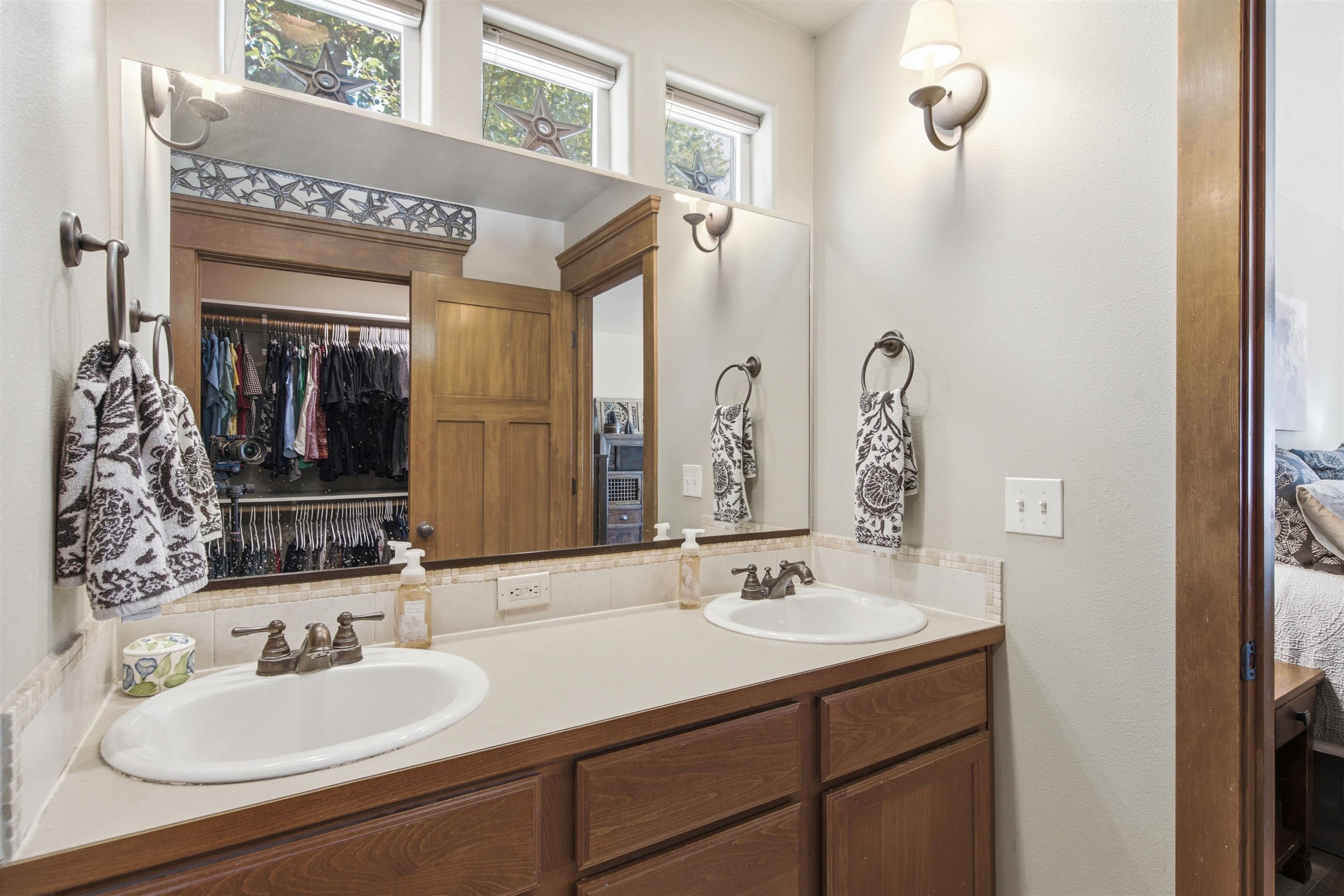 215 W Bristol Ave - Photo 26