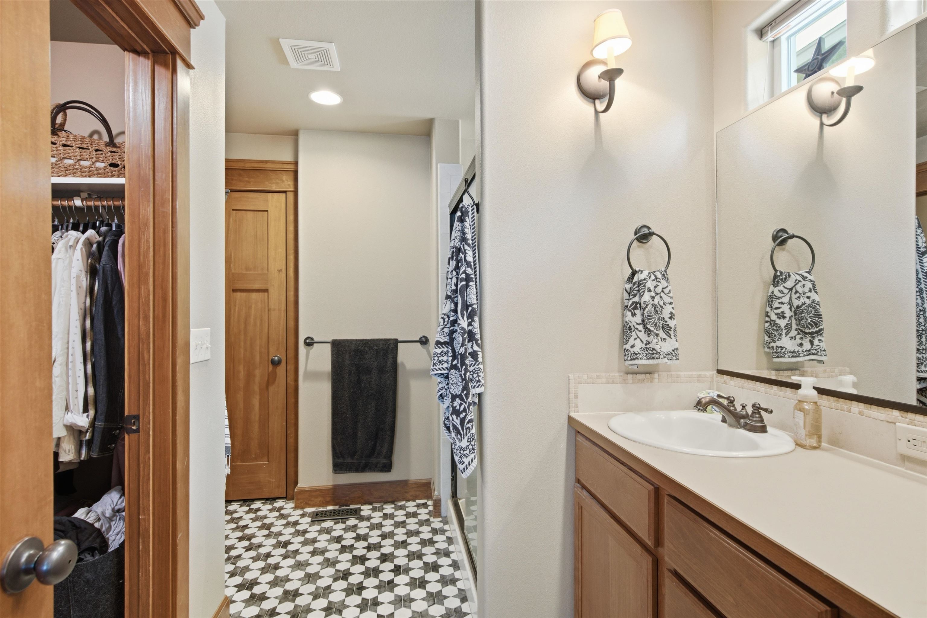 215 W Bristol Ave - Photo 27