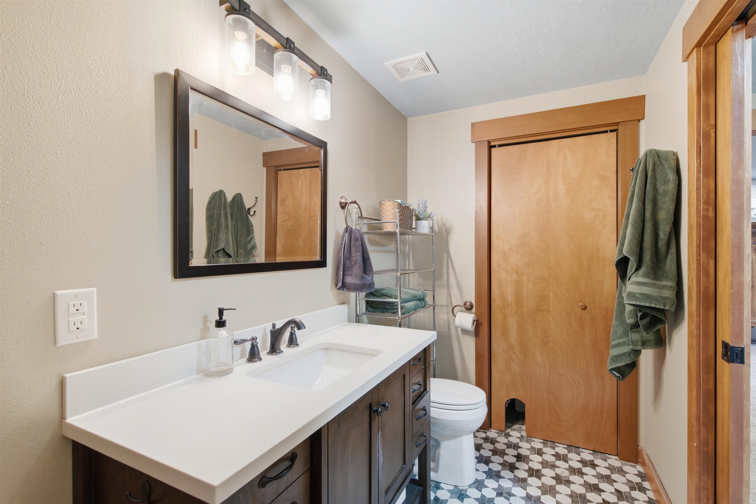 215 W Bristol Ave - Photo 37