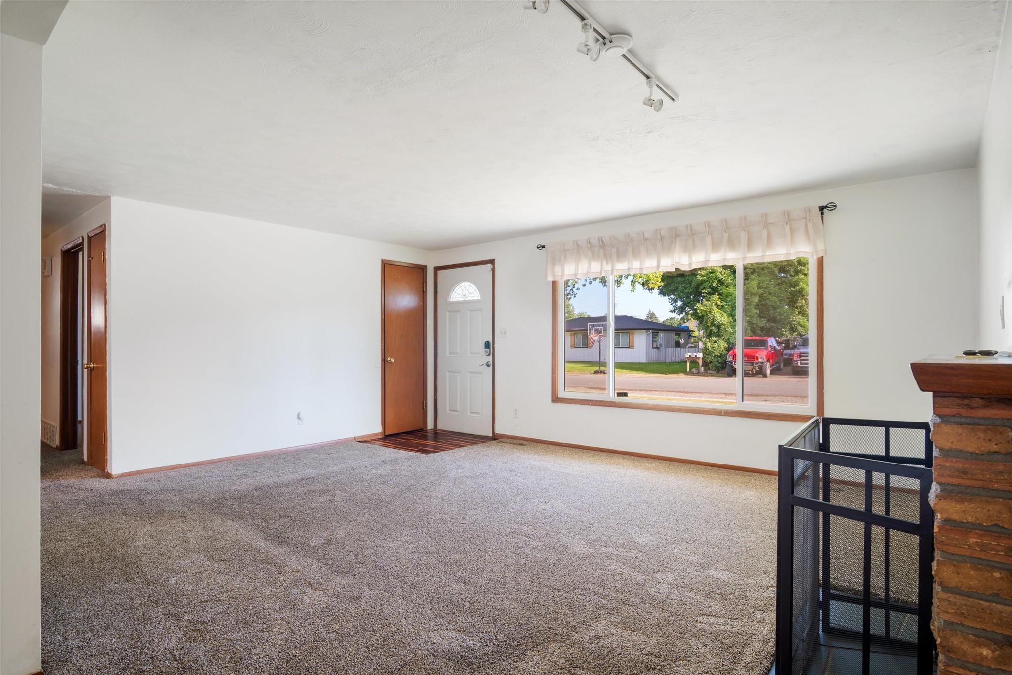 14005 E 5th Ave - Photo 3