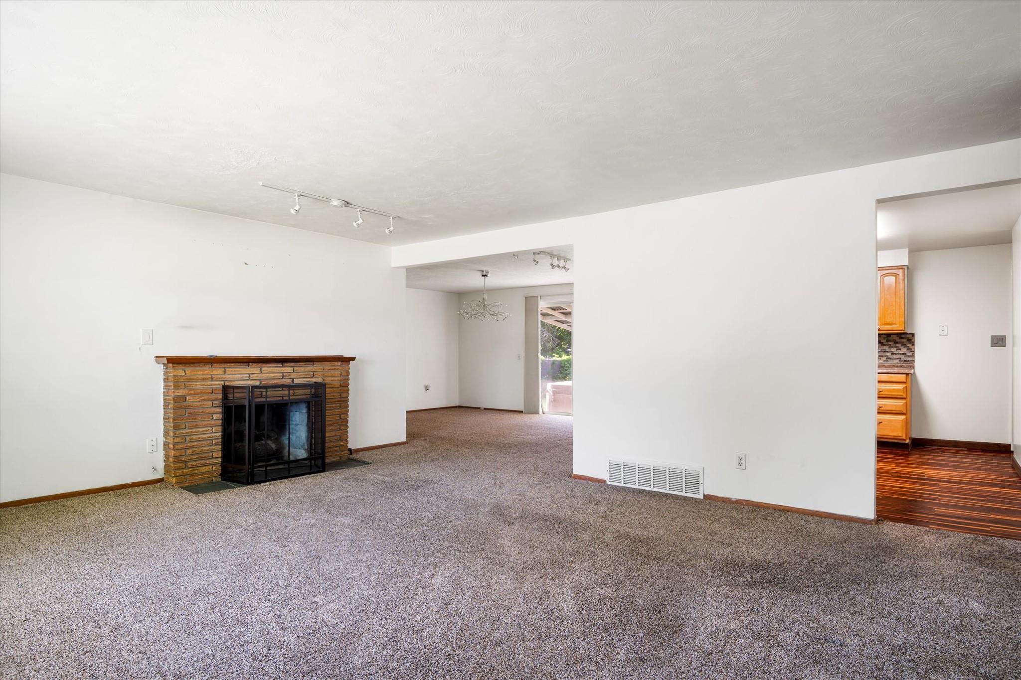 14005 E 5th Ave - Photo 4