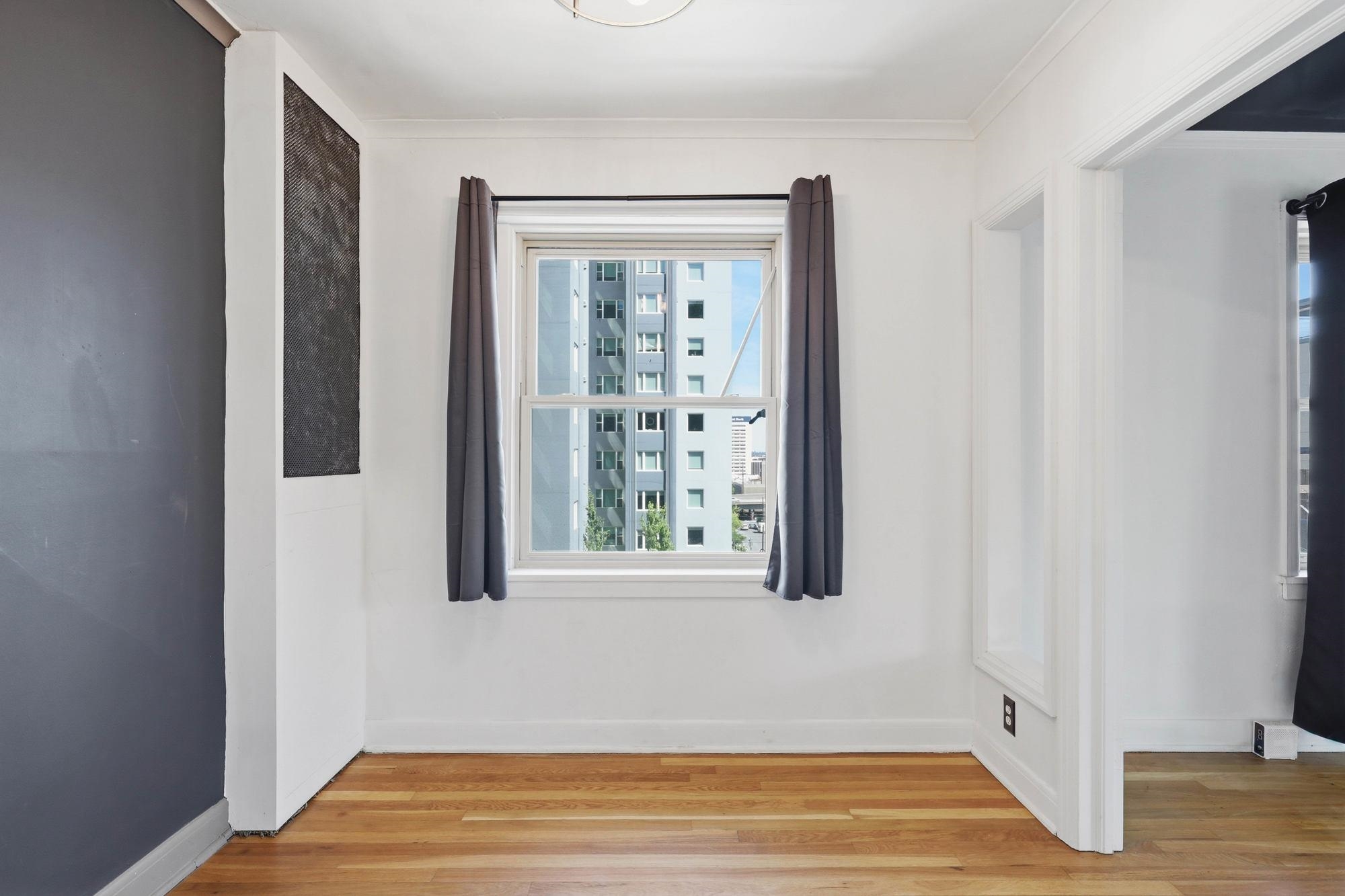 704 W 6th Ave - Photo 9