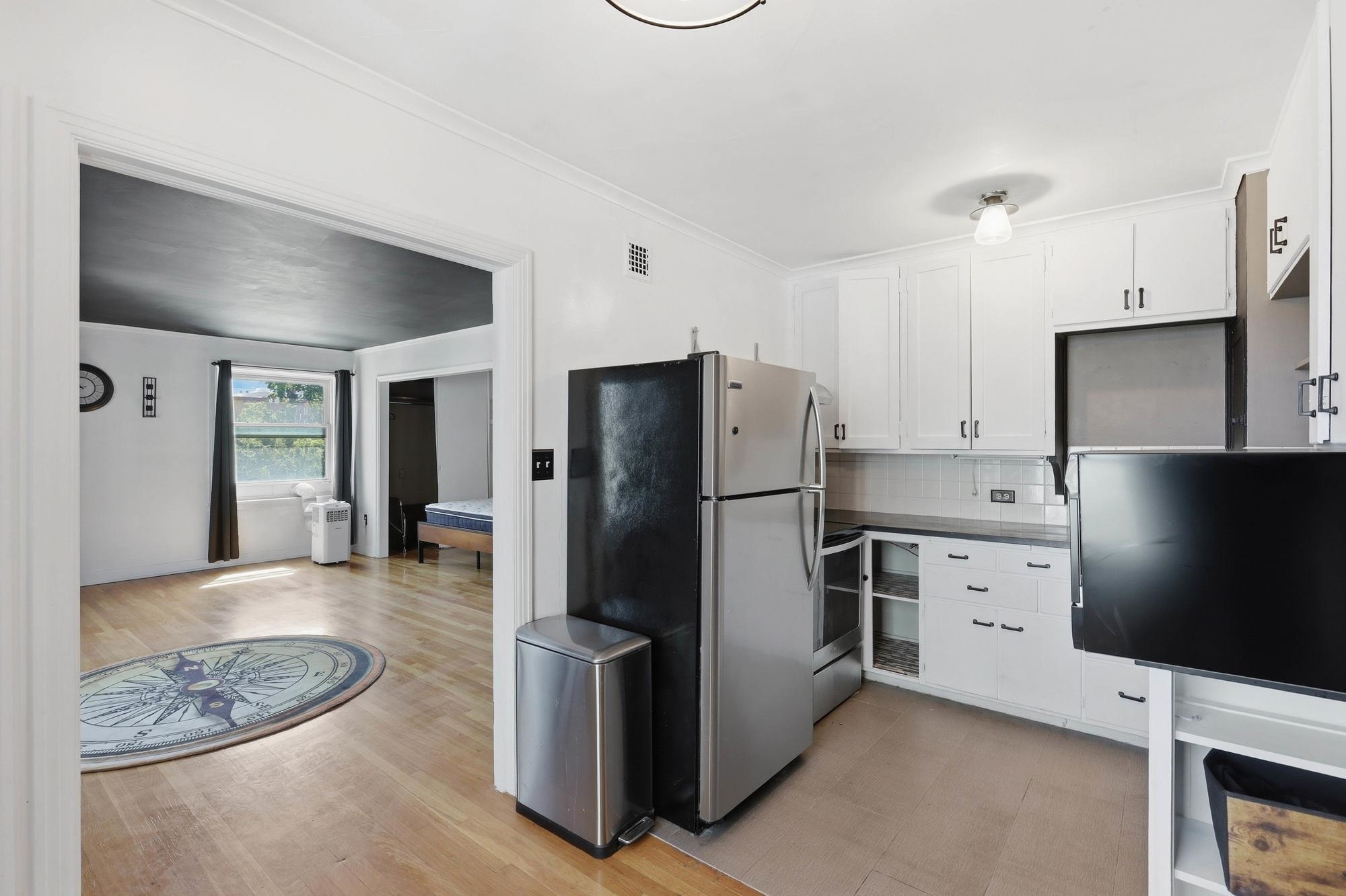 704 W 6th Ave - Photo 8