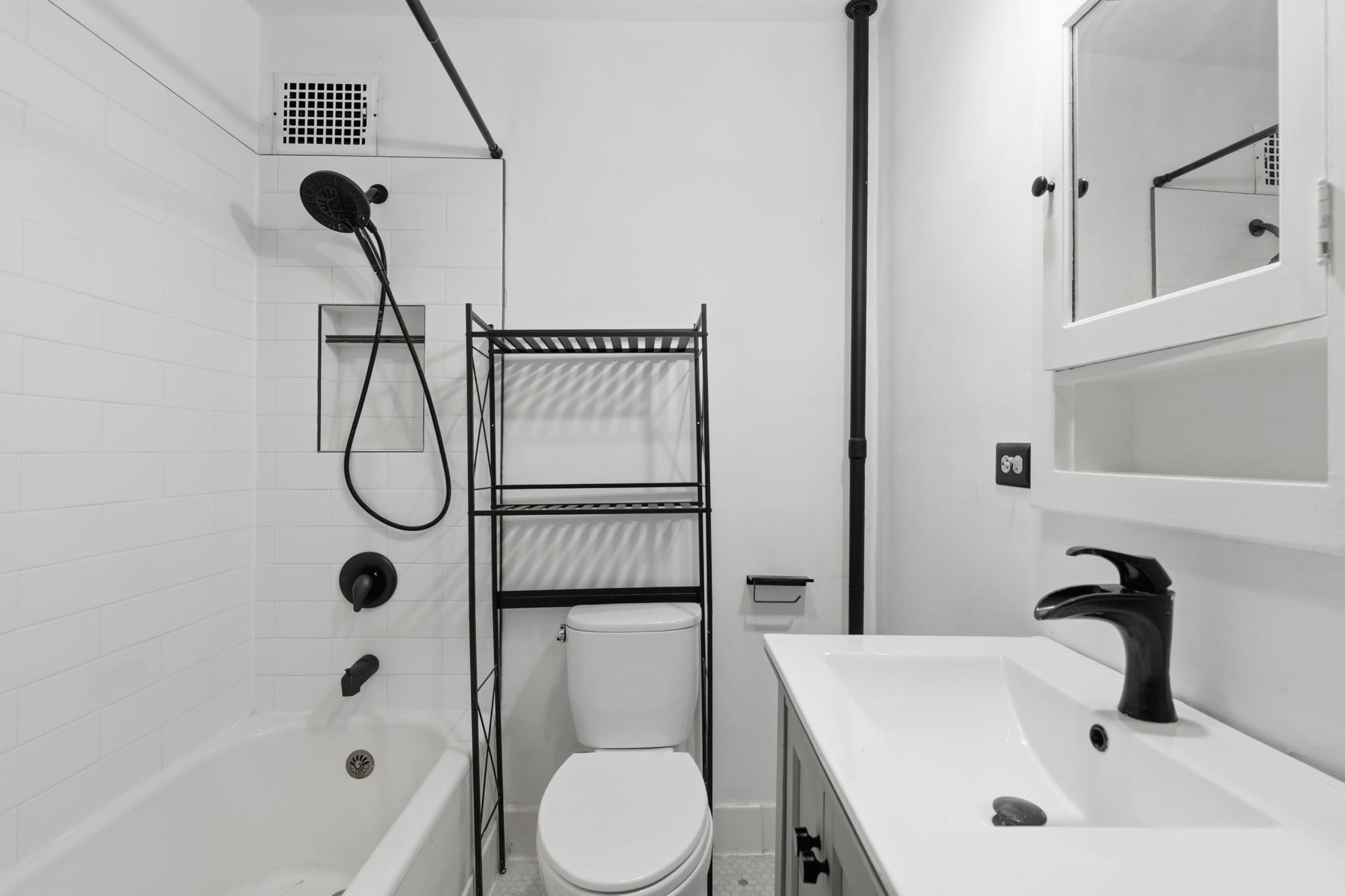 704 W 6th Ave - Photo 11