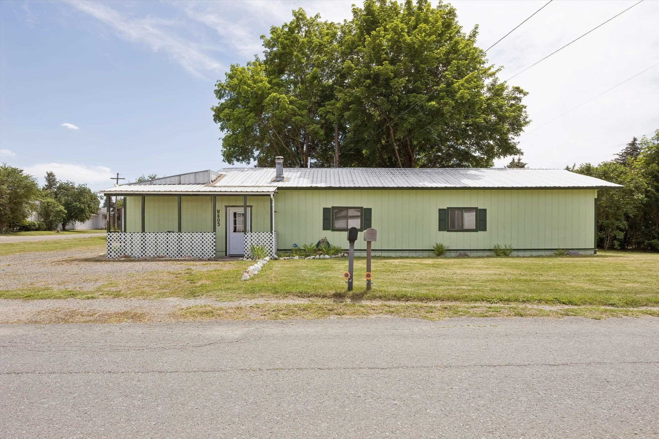 603 W Court Ave - Photo 1