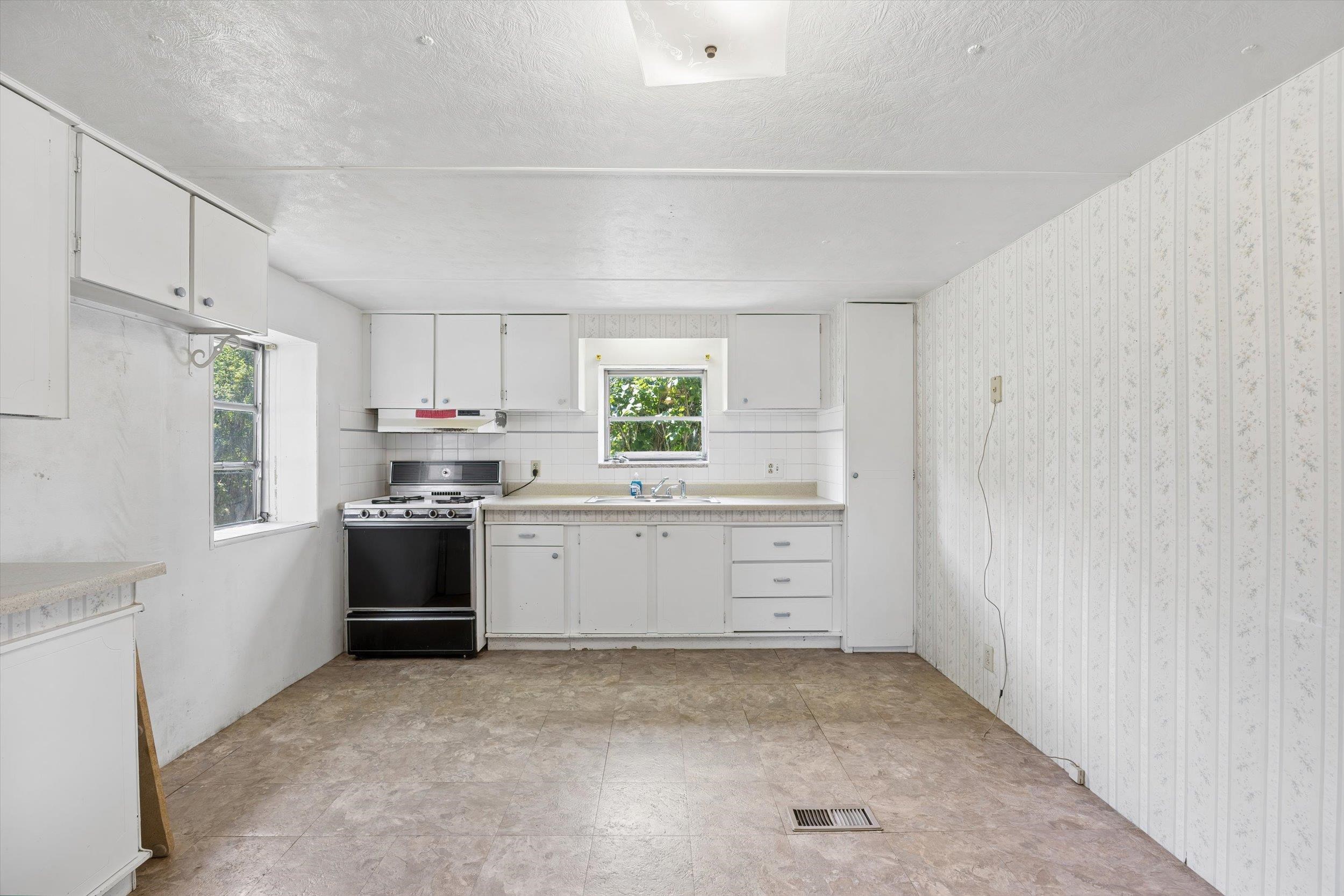 603 W Court Ave - Photo 16