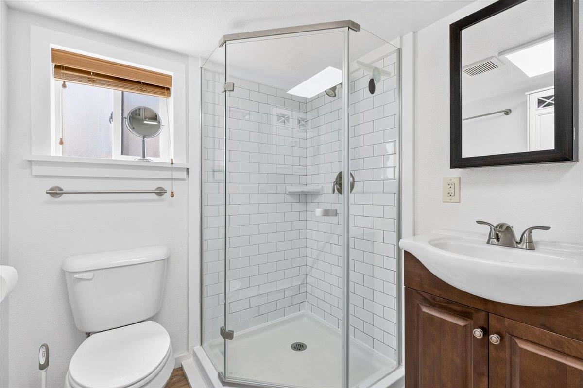 455 Guinevere Dr - Photo 16