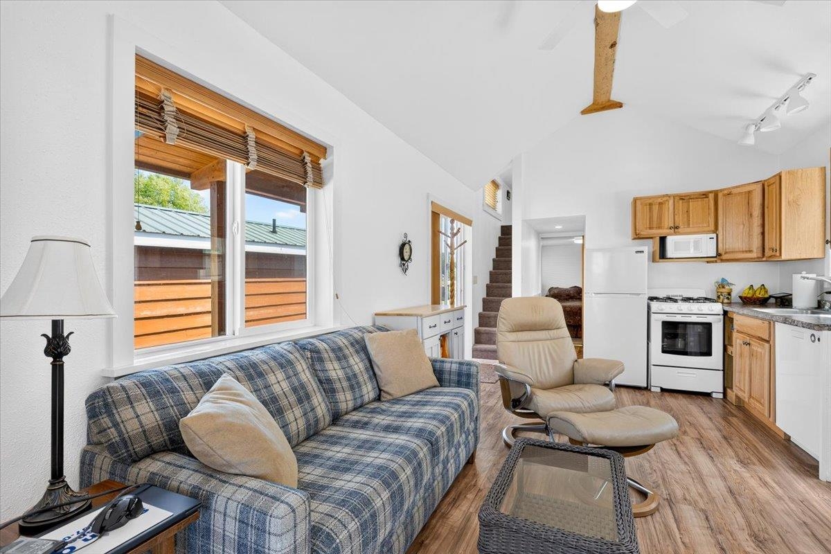 455 Guinevere Dr - Photo 7