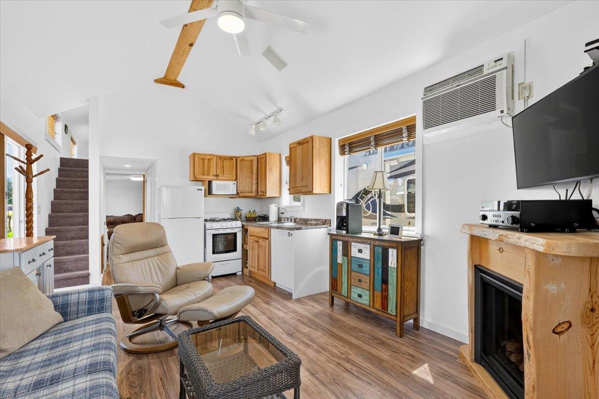 455 Guinevere Dr - Photo 8