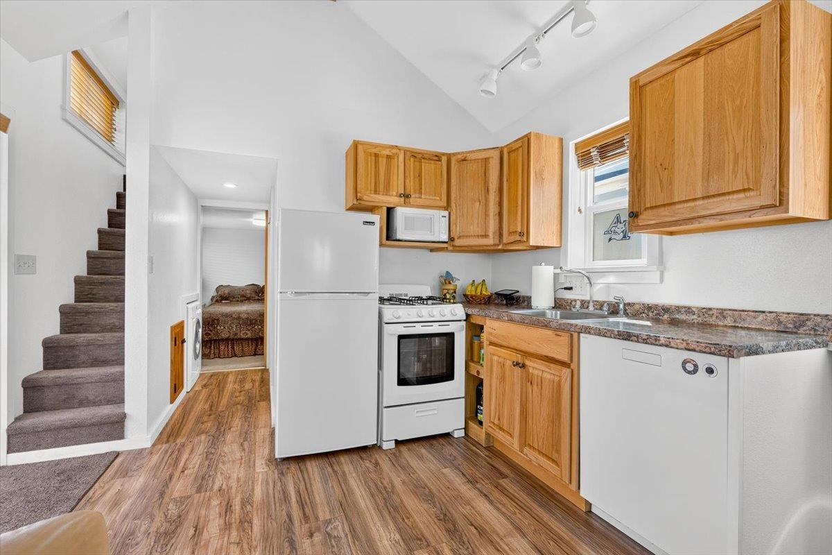 455 Guinevere Dr - Photo 11
