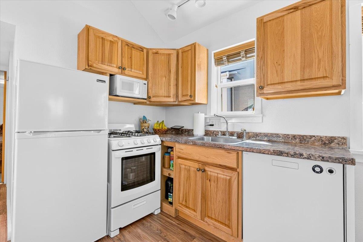 455 Guinevere Dr - Photo 12