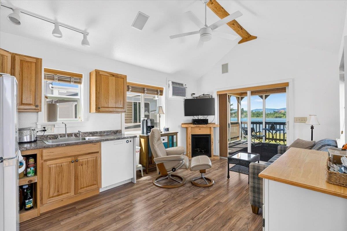 455 Guinevere Dr - Photo 6