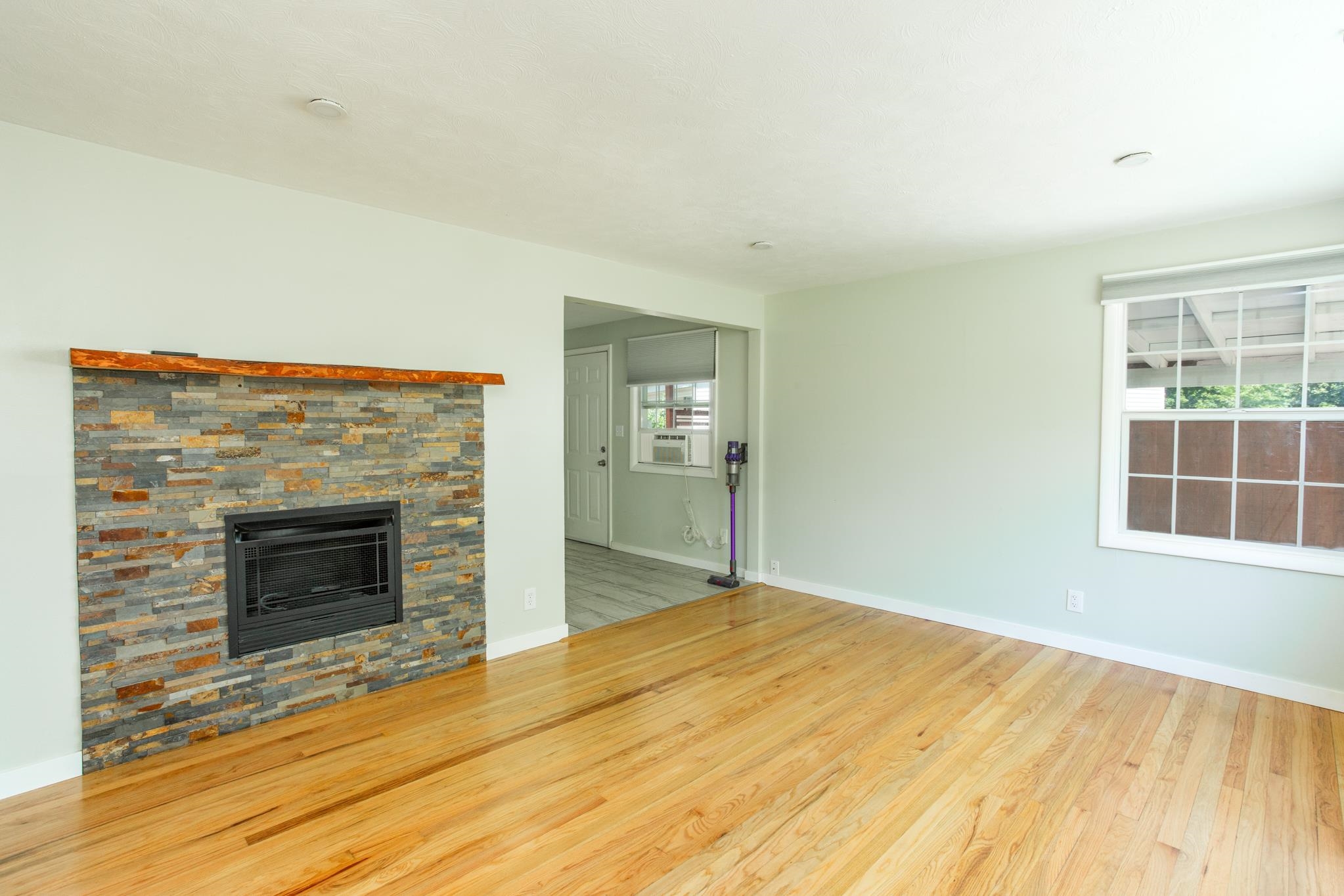 5709 N Cochran St - Photo 4